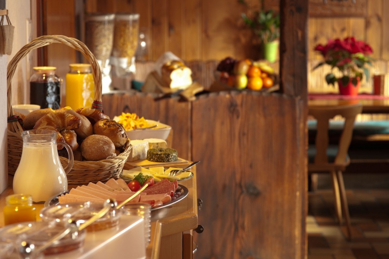 boulangerie-AURIBEAU SUR SIAGNE-min_breakfast_buffet_food_restaurant_meal_hotel_plate_fresh-718745